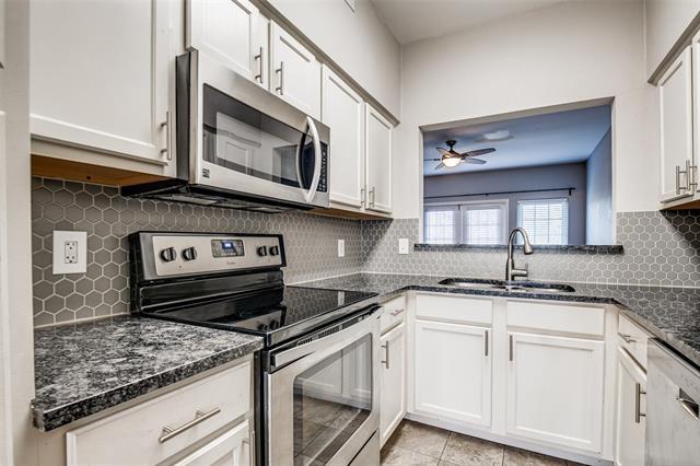 Building Photo - 9801 Royal Ln