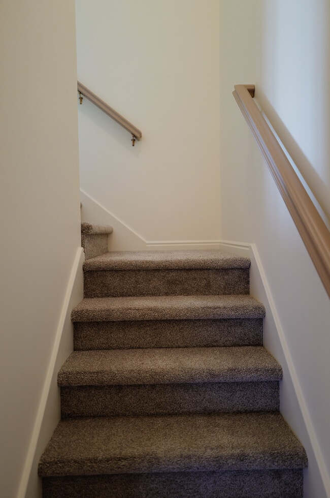 Building Photo - 800 Hamlet Cir S