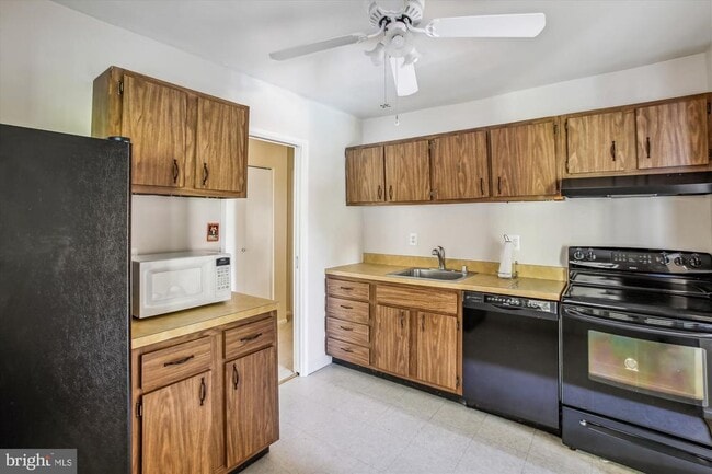 Building Photo - 9712 Kingsbridge Dr