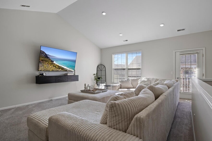 Living - 40433 Glen Eagle Ln