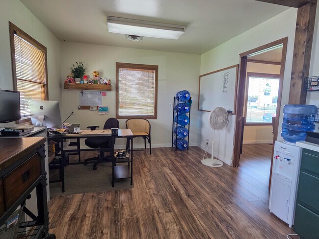 Building Photo - Overland Office
