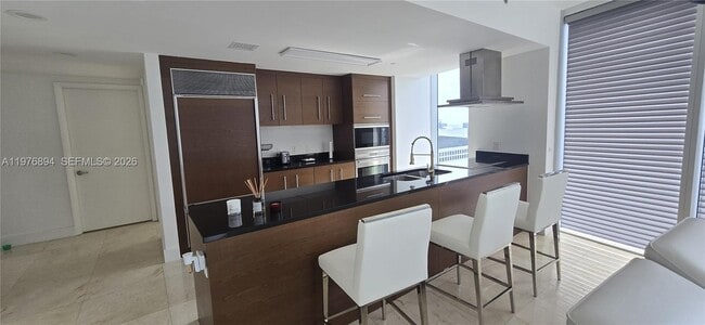 Building Photo - 495 Brickell Ave