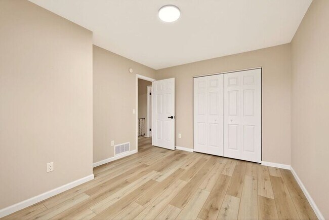 Building Photo - 14 Elm St