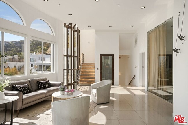 Building Photo - 8435 Franklin Ave