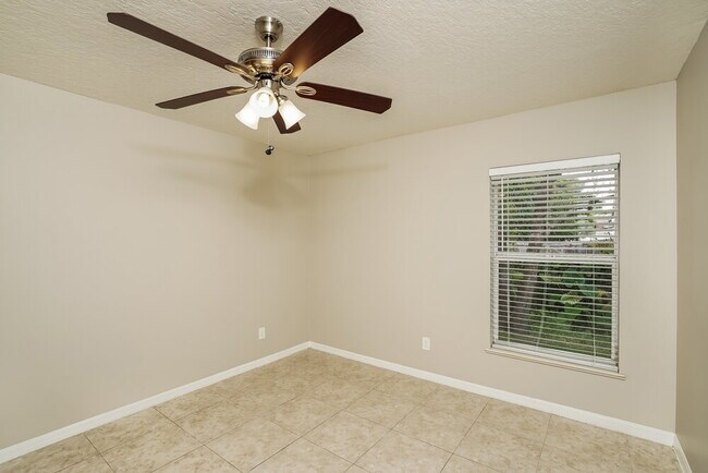 Building Photo - 1535 18th Ave SW