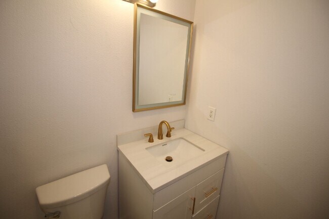 Building Photo - 2232 Golden Ave