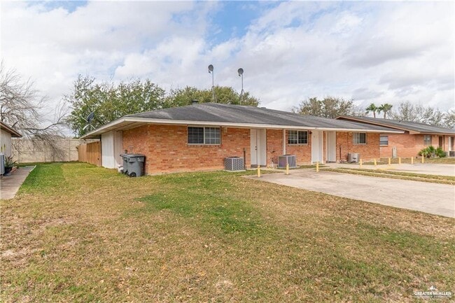 Primary Photo - 3415 N Kenyon Rd