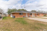 Building Photo - 3415 N Kenyon Rd