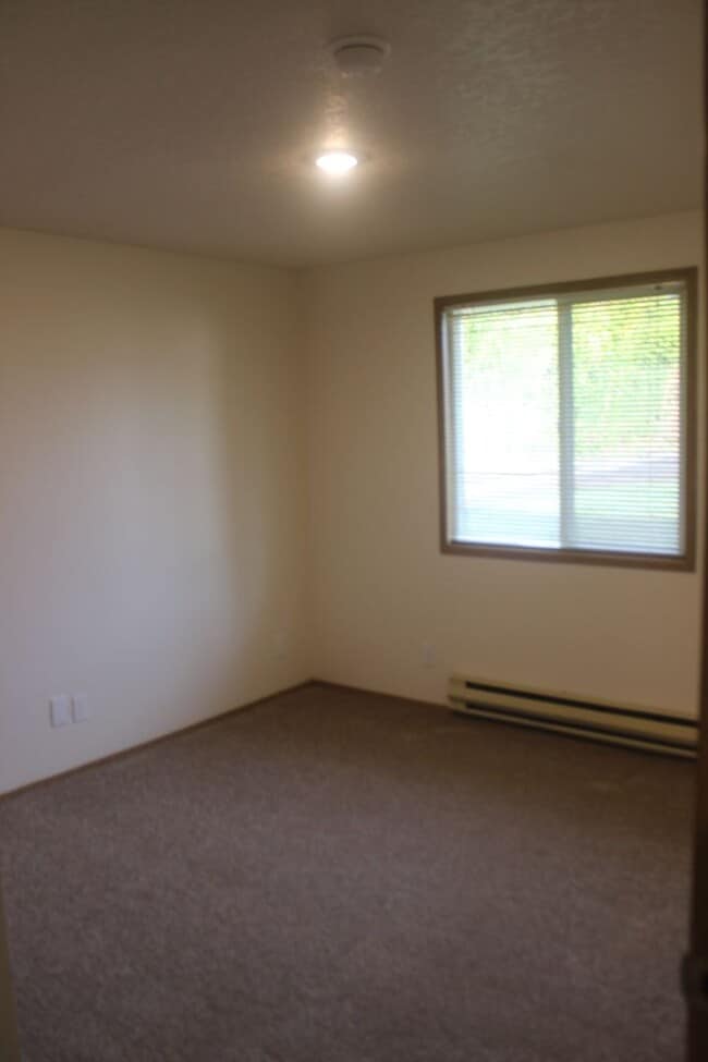 Building Photo - 3233 NE Brogden St