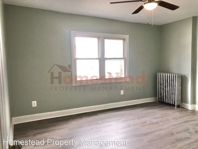 Building Photo - 3 br, 1 bath House - 301 Greenway Ave