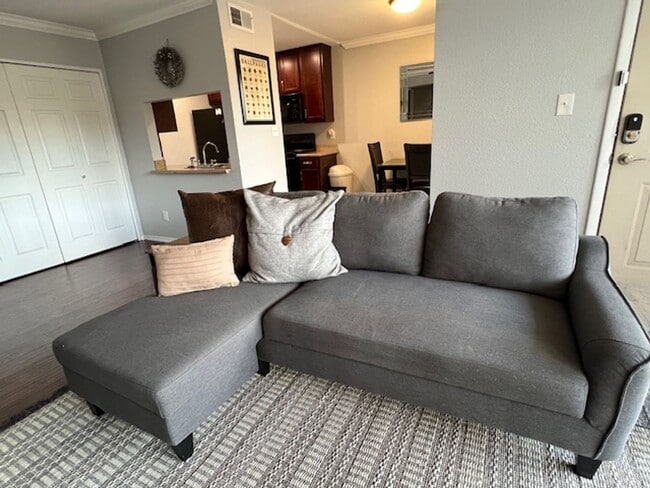 Building Photo - Scottsdale Condo