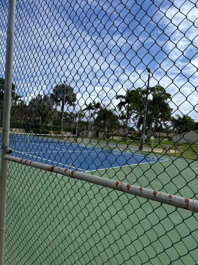 Building Photo - 718 Sunny Pine Way