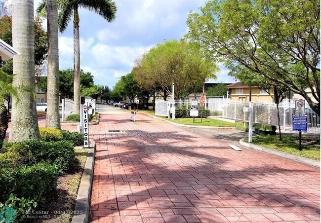 Primary Photo - 1103 Golden Lakes Blvd