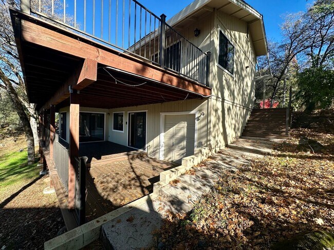 Building Photo - Beautiful 4-Bedroom Home with Stunning Vie...