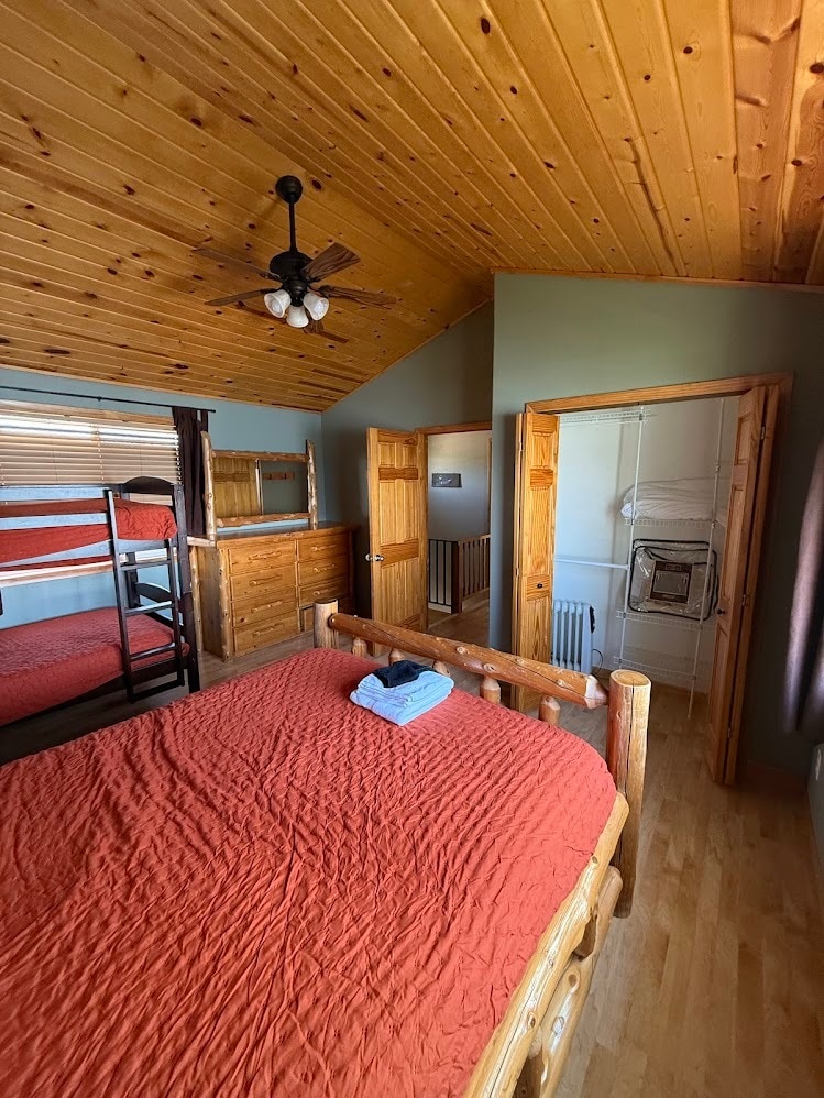 upstairs bedroom 2 - 24692 County Highway 4