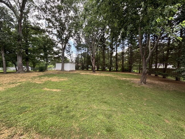 Building Photo - 1631 Warwick Ct