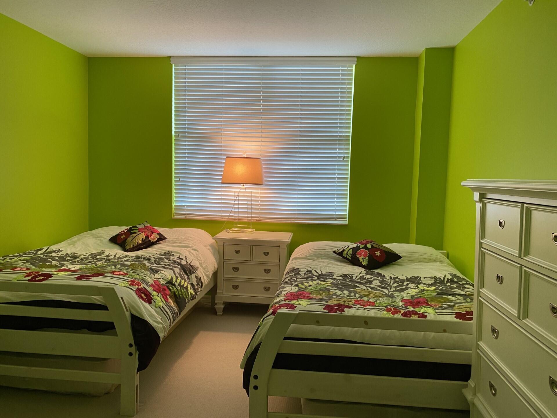 Building Photo - 700 E Boynton Beach Blvd