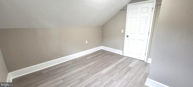 Building Photo - 104 Middleneck Ln