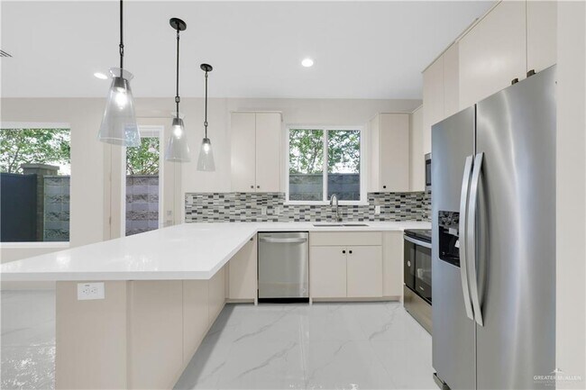 Building Photo - 15 Canary Ave