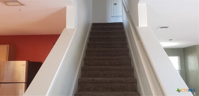 Building Photo - 84 Elm Hill Ct