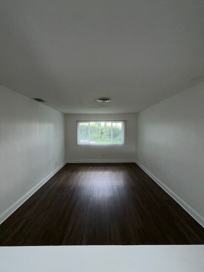 Building Photo - Beautiful 4 Bedroom House in NW Bakersfield with Pool!