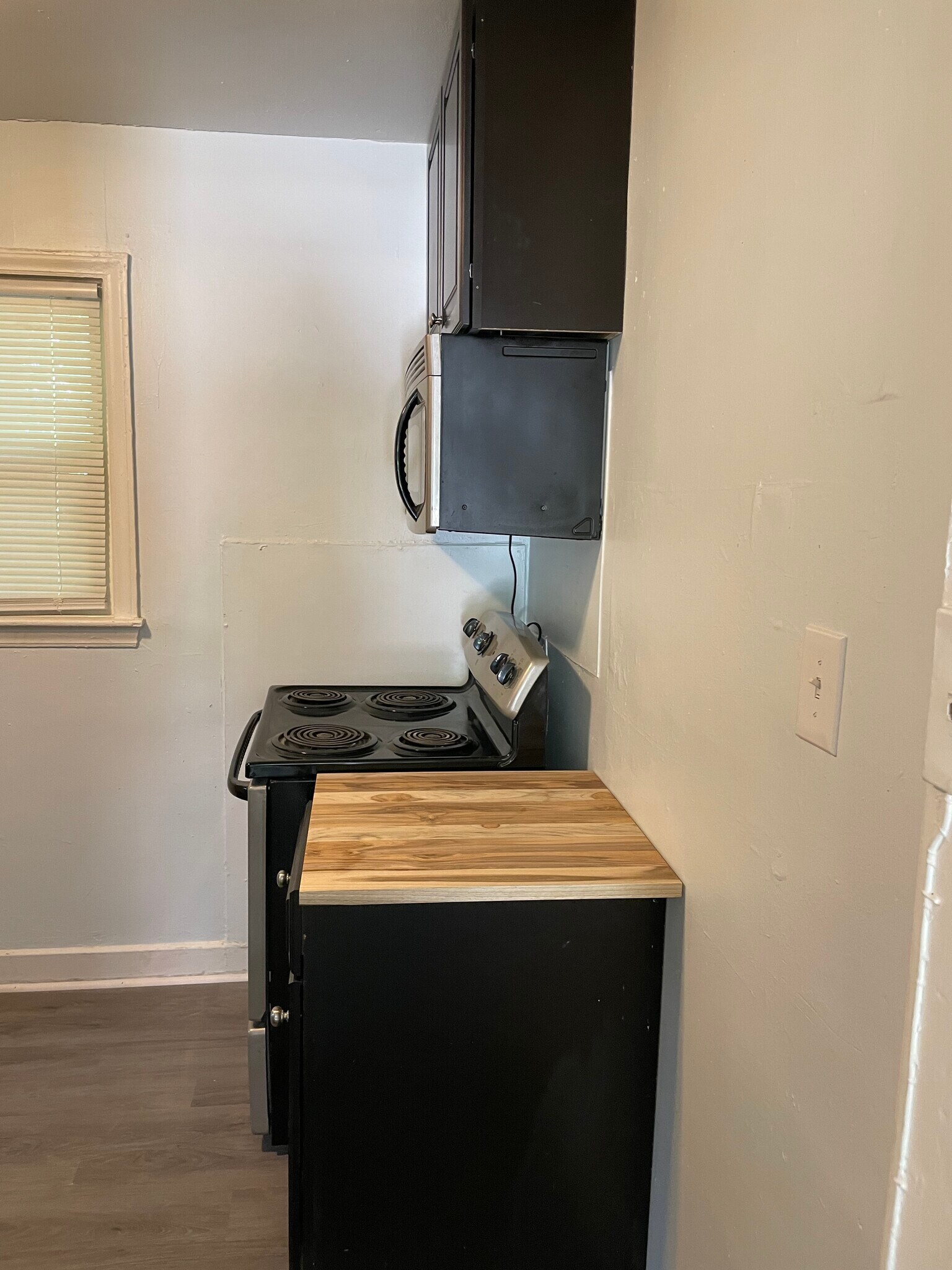 Building Photo - 836 Rodey Ave