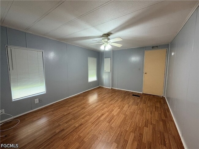 Building Photo - 106 Gaslight Ave