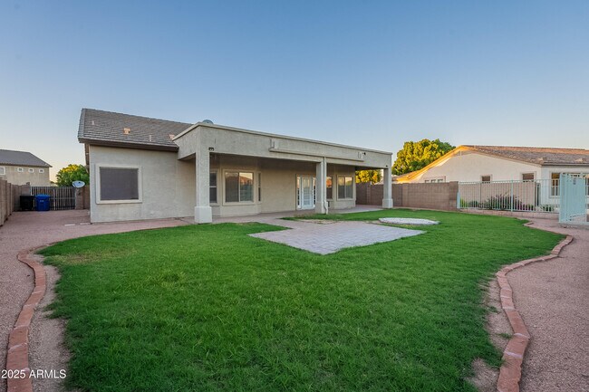 Building Photo - 2033 N 110th Ave