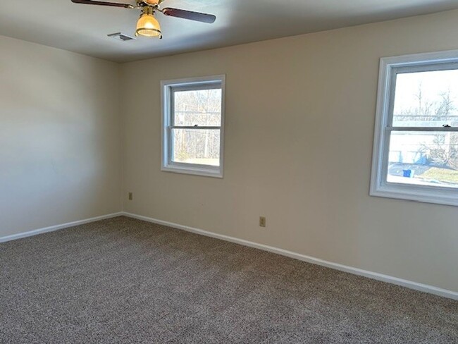 Building Photo - 2 Bedroom 1.5 Bathroom Town-Home For Rent ...