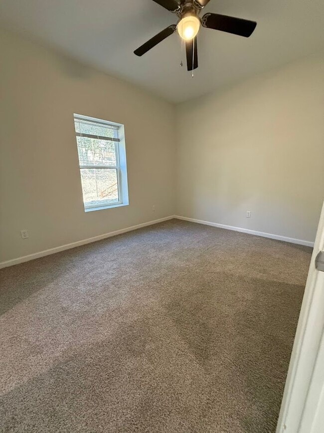 Building Photo - PRICE DROP !!