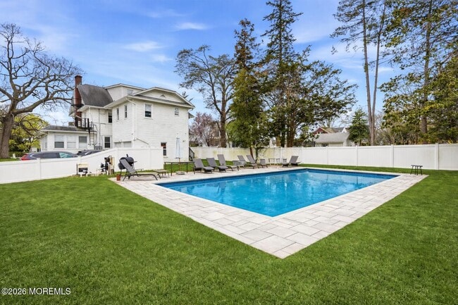 Building Photo - 309 Cedar Ave