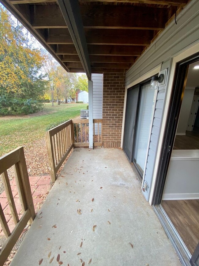 Building Photo - Beautiful Remodeled Condo in Ballantyne