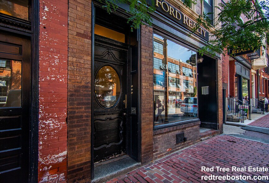 Building Photo - 137 Charles St
