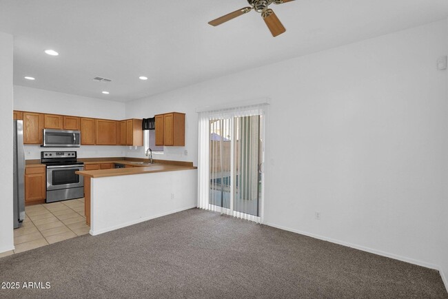 Building Photo - 1750 W Union Hills Dr