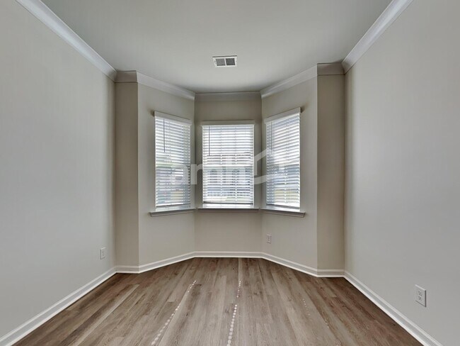 Building Photo - 517 Bush Dr