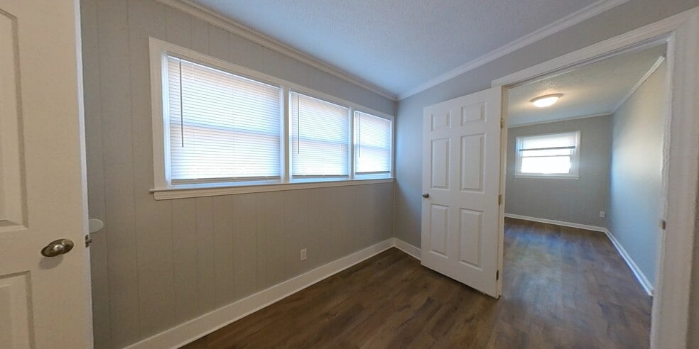 Building Photo - 517 Lois Ln