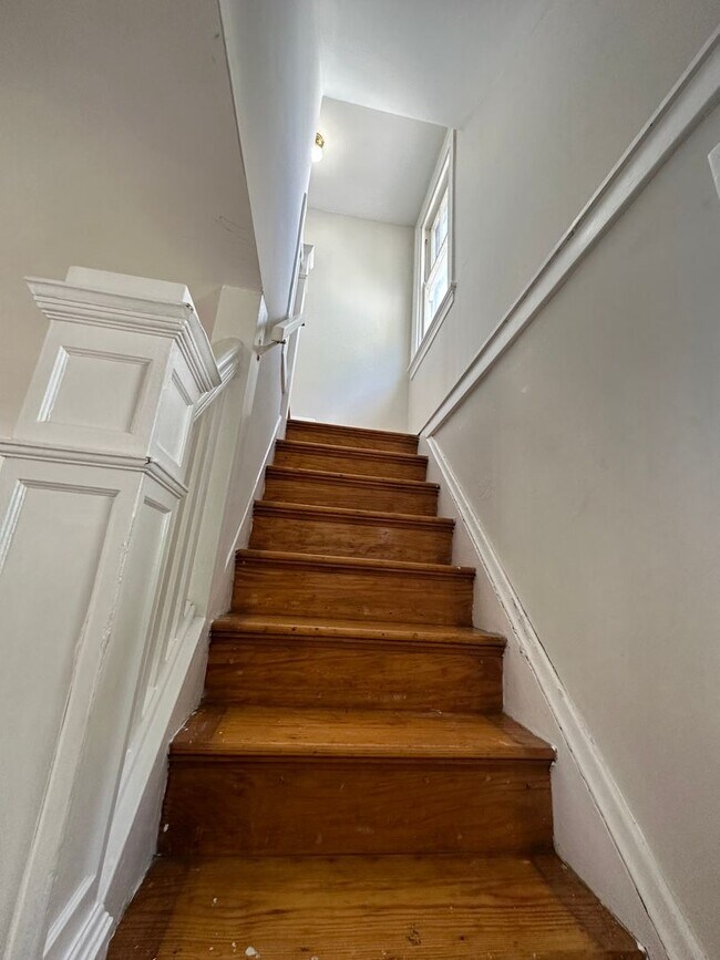 Building Photo - WESTWOOD - Charming 3bd Tudor w modern updates