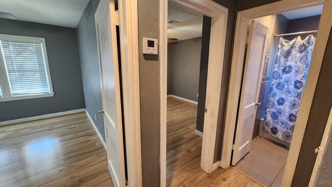 Building Photo - Beautiful 2 bedroom house with granite and...