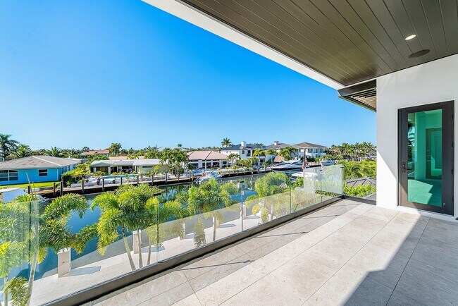 Building Photo - 2650 NE 48th Ct