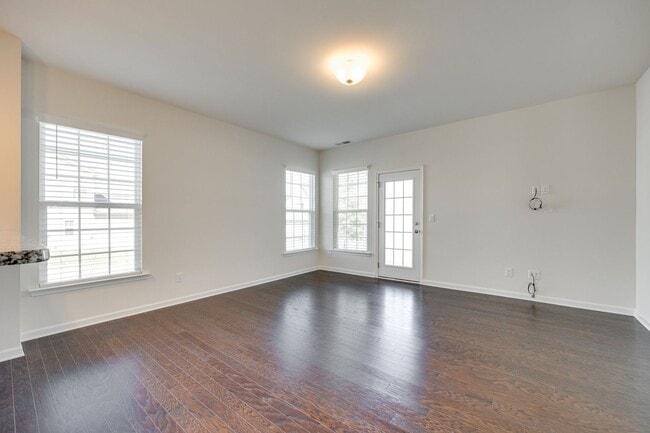 Building Photo - Beautiful 4-bed, 3.5 bath with Primary on the main level in Cameron Creek of Fabulous Fort Mill!