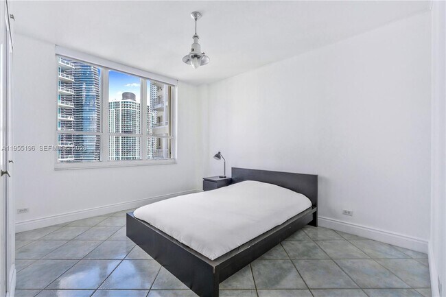 Building Photo - 888 Brickell Key Dr
