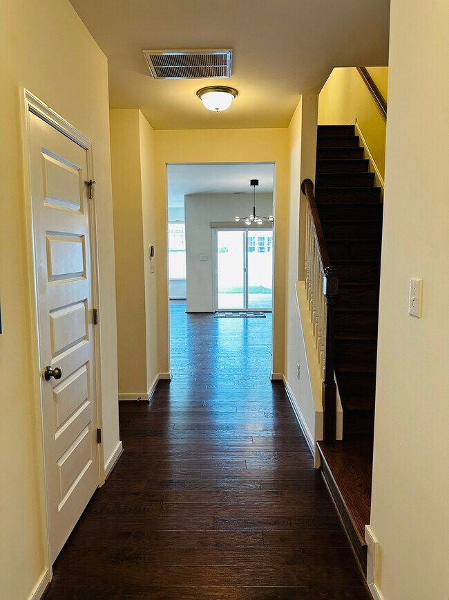 Building Photo - 5604 Benoni Ct