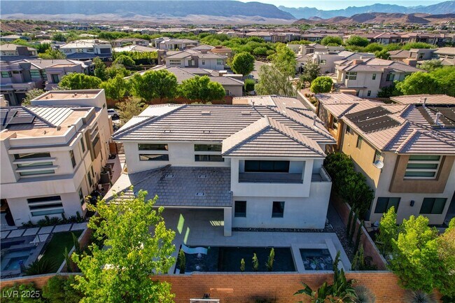 Building Photo - 68 Grey Feather Dr