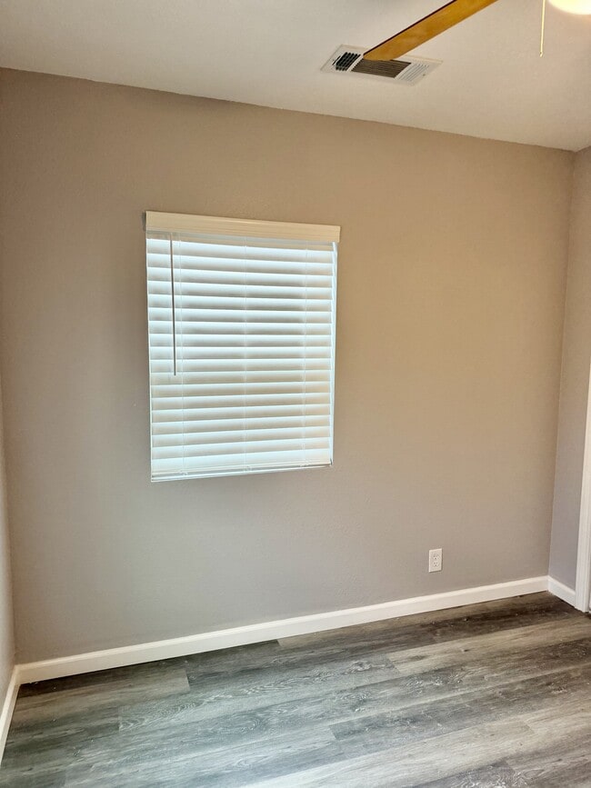 Building Photo - 972 S Hope Ave