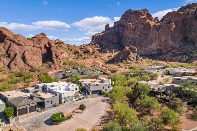 Building Photo - 5841 N Echo Canyon Cir