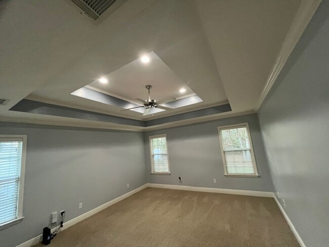 Building Photo - Spacious 4-Bedroom Home with Modern Comfor...