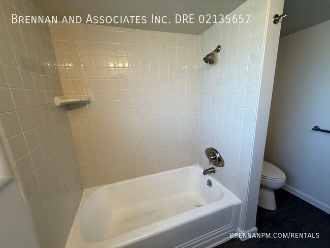 Building Photo - 253 Church Ave