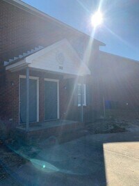 Building Photo - 202 Kristin Dr