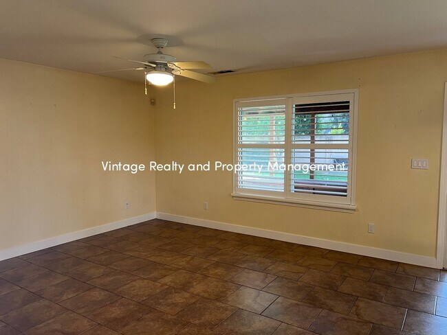 Building Photo - Ready To Go Top Of The Line 4 Bedroom Two ...