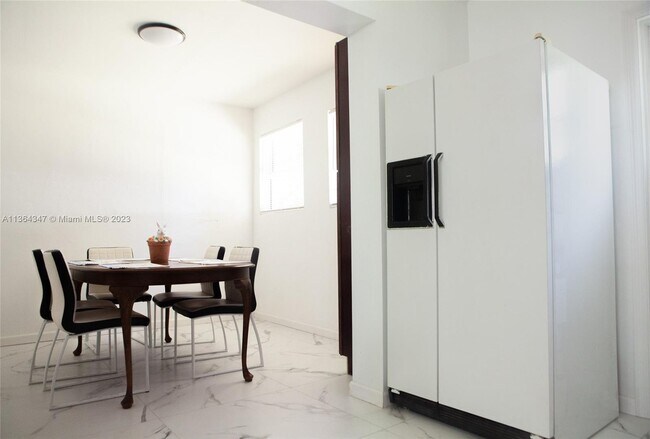 Building Photo - 1821 Harding St